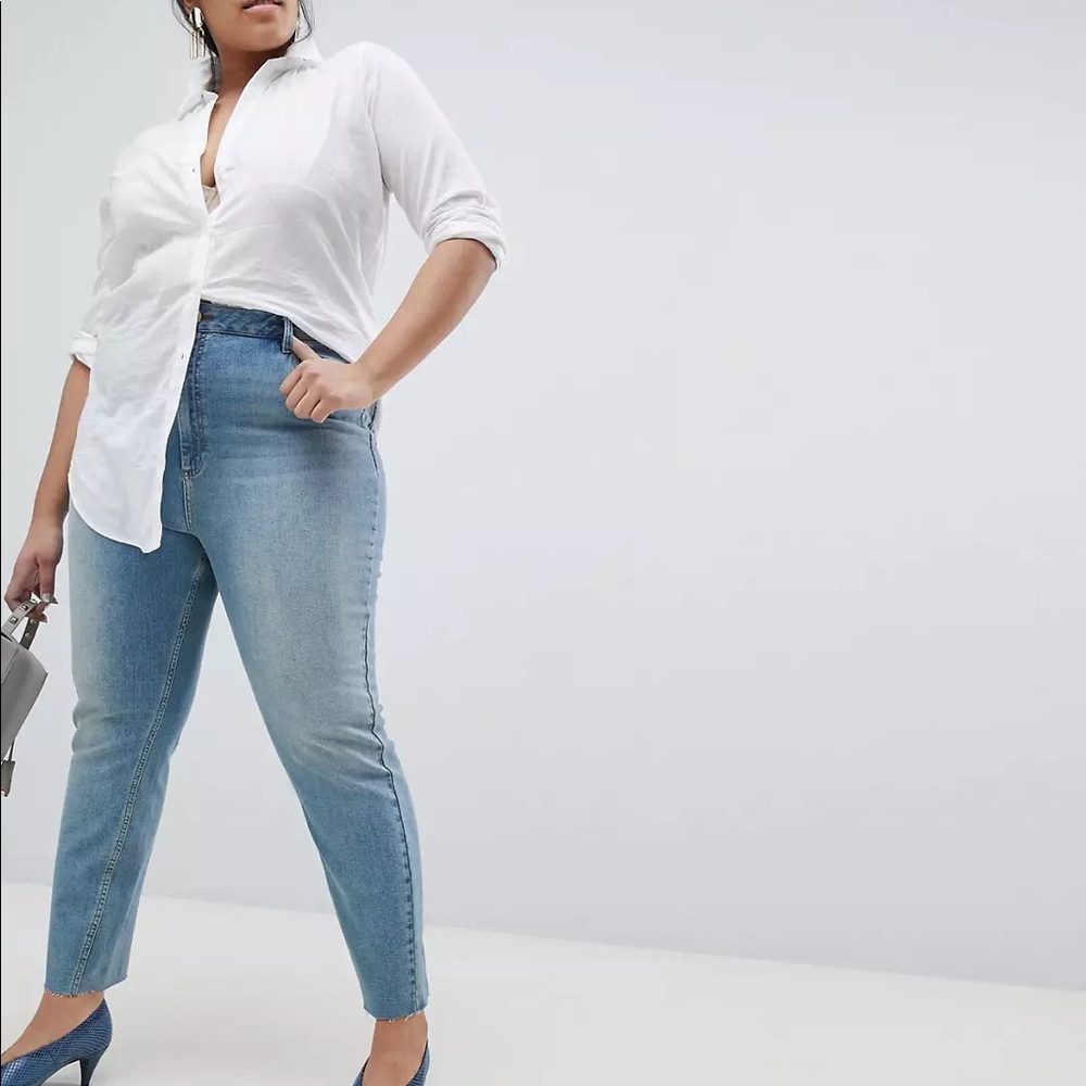 ASOS DESIGN Curve US 22/32 L Farleigh High Waist Mom Jeans Raw Hem
